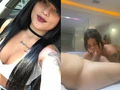 Karlla Fariaz morena tatuada mamando a pica do amigo